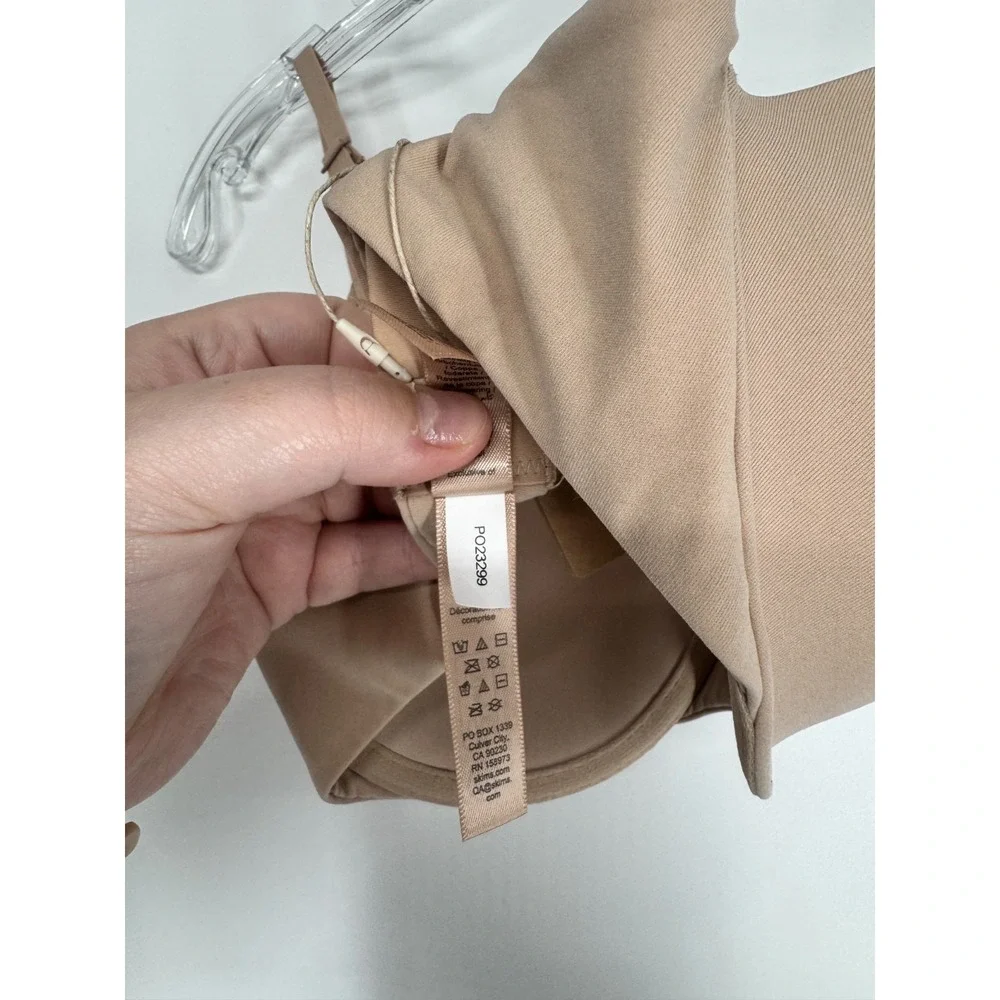 SKIMS Fits Everybody T Shirt Bra Womens Size 32DD Mica Tan Padded Underwired